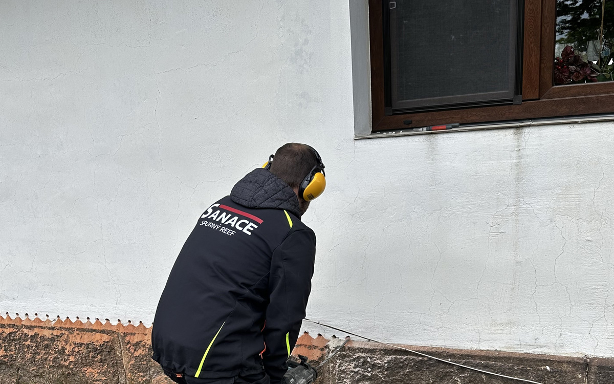 Profesionálny tím so skúsenosťami v sanačných prácach, pravidelne školený a motivovaný.